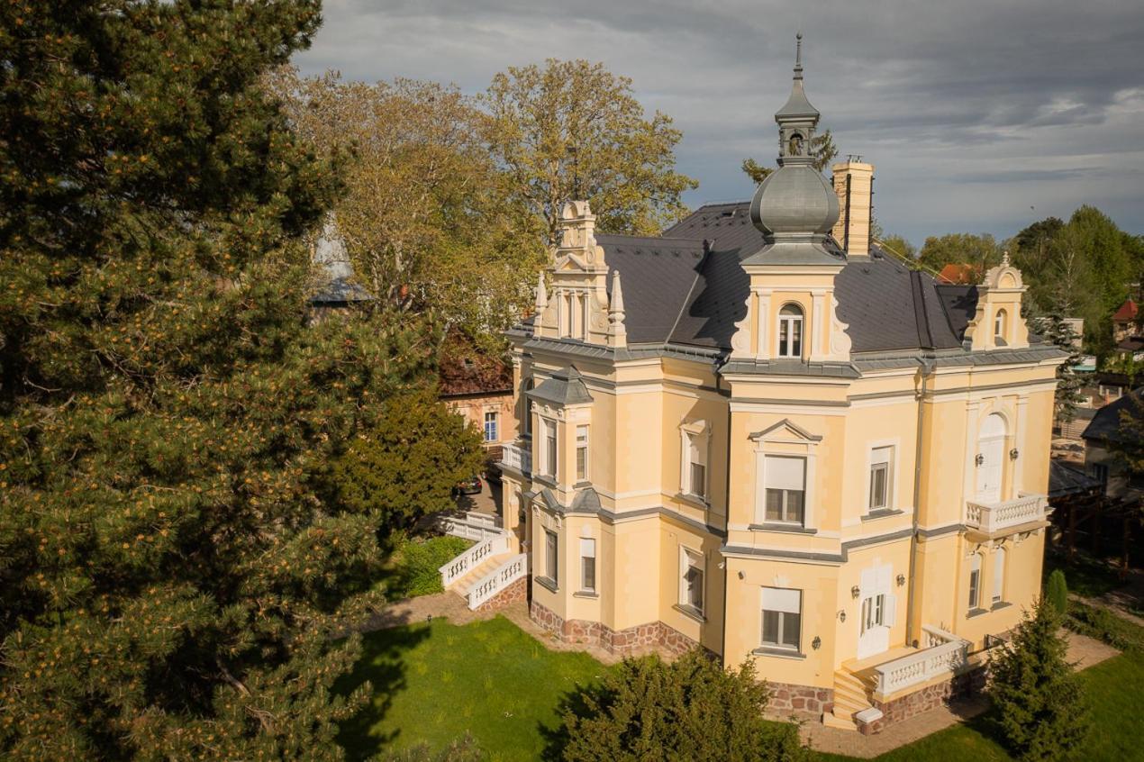 Avilla Thanhoffer Siófok Esterno foto