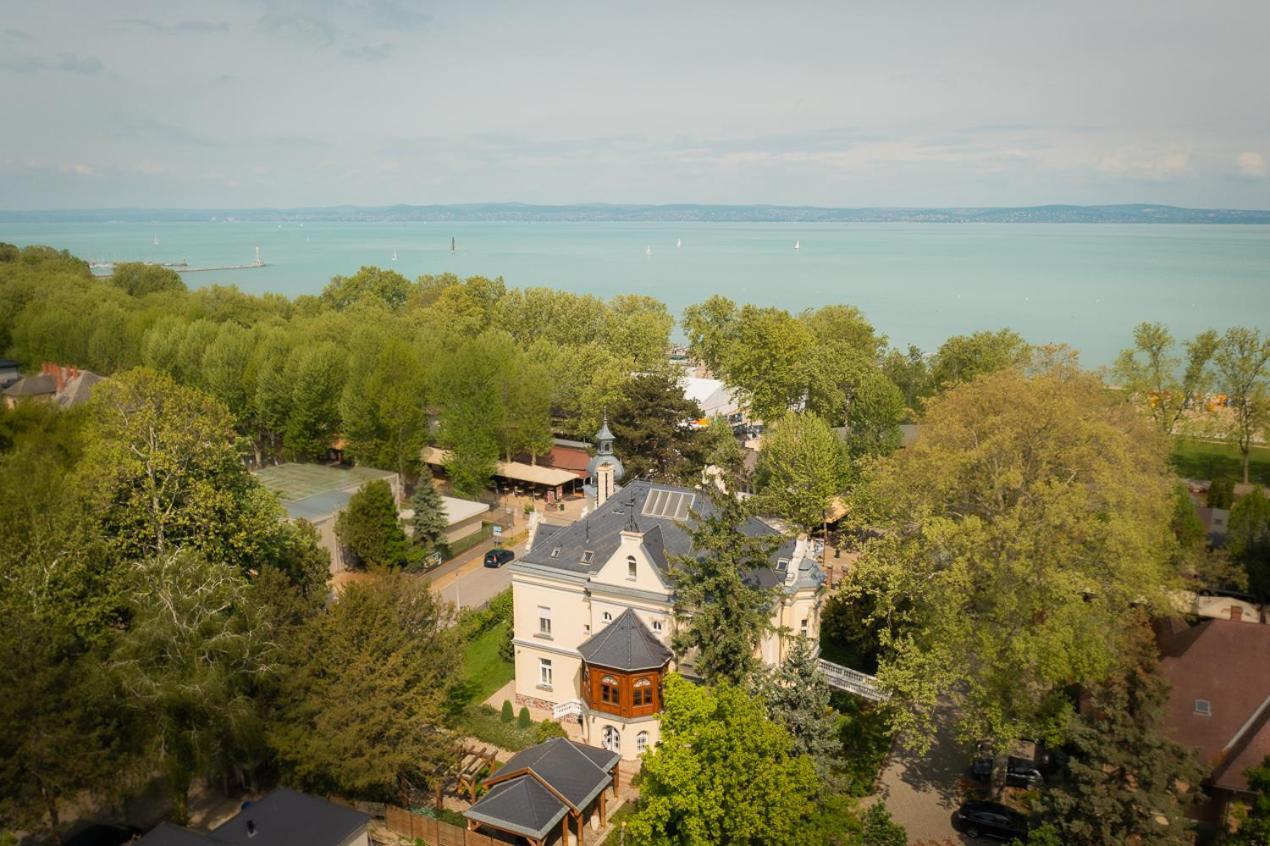 Avilla Thanhoffer Siófok Esterno foto